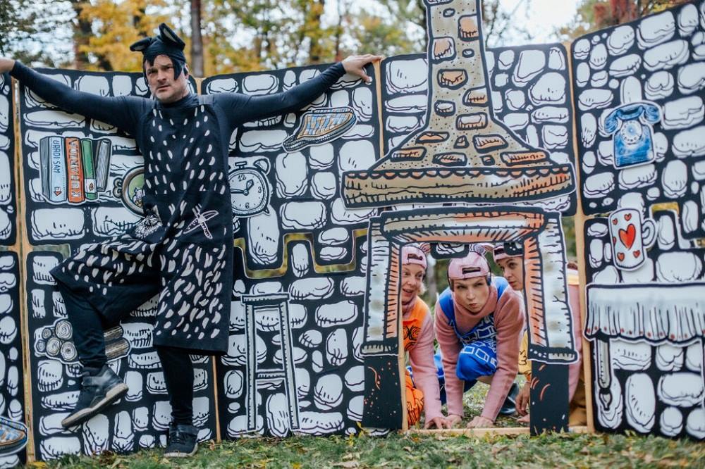 Bajka za van - Tri praščića i vuk scena